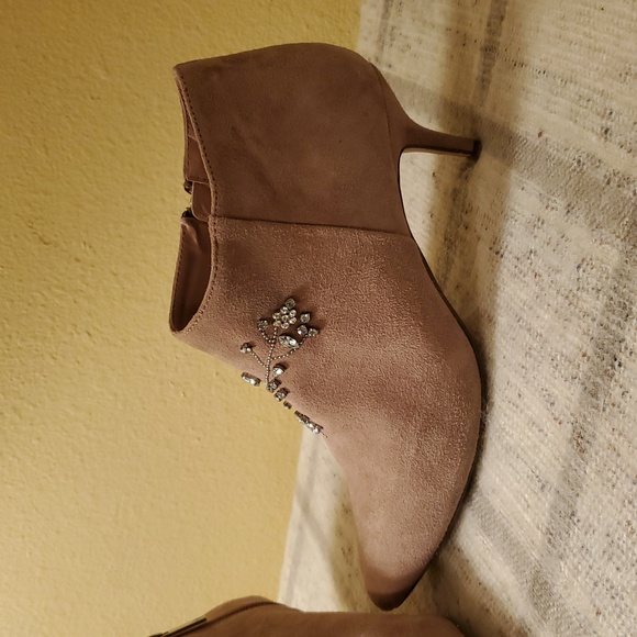 Nannette Pale Pink Ankle Boots with Rhinestone Details Sz 8 - Picture 5 of 8